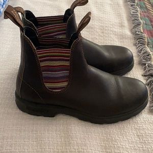 dark brown Blundstone boots!